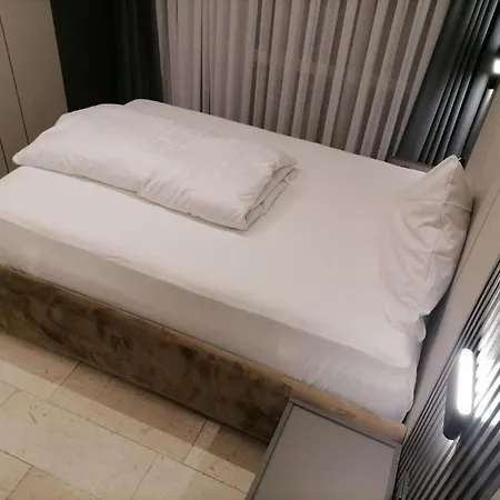 Penzion In Guest - Serene Retreat In Cozy Guest With 1500m Grounds