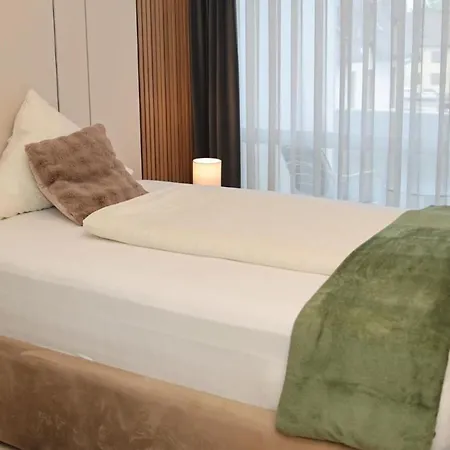 In Guest - Serene Retreat In Cozy Guest With 1500m Grounds Penzion *